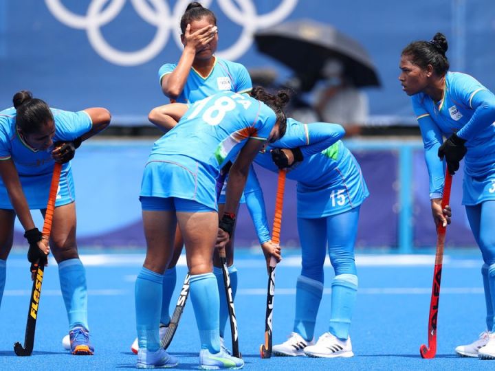 29SPO-07-Indian-womens-Hockey-team.jpg