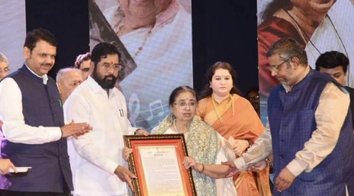 Lata-Mangeshkar-Award.jpg